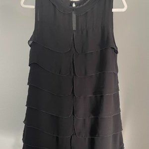 Sleeveless, flapper-style/straight dress